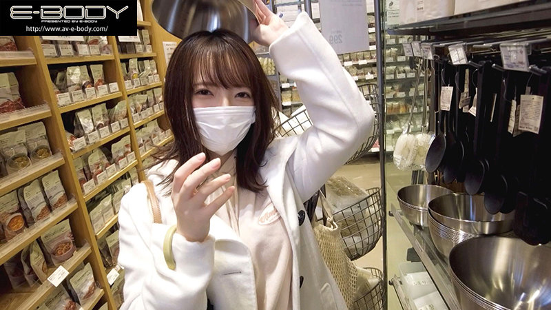 ●隠れ爆乳彼女の誘惑●混浴風呂で剥き出しにする色白美巨乳！童貞彼氏をパイズリと濃厚キスで攻め立てる小花のん