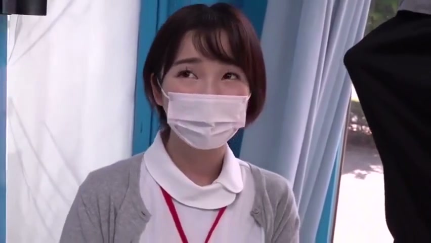白衣看護師が絶倫チンポを優しく診察ｗ目を潤ませ手コキフェラで導きまくりエグい！｜エロきゅーと