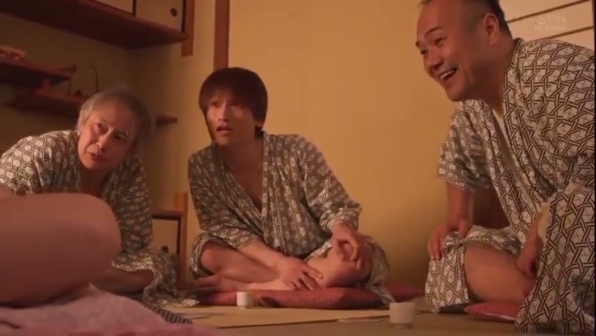 唯井まひろ混浴NTRエグいｗ温泉で上司たちに3連続中出し輪姦肉便器化！｜エロきゅーと